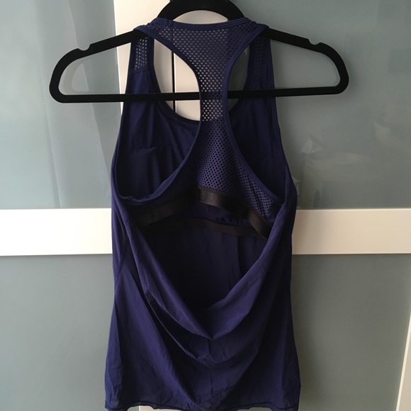 Mesh top w built in bra - Picture 4 of 4